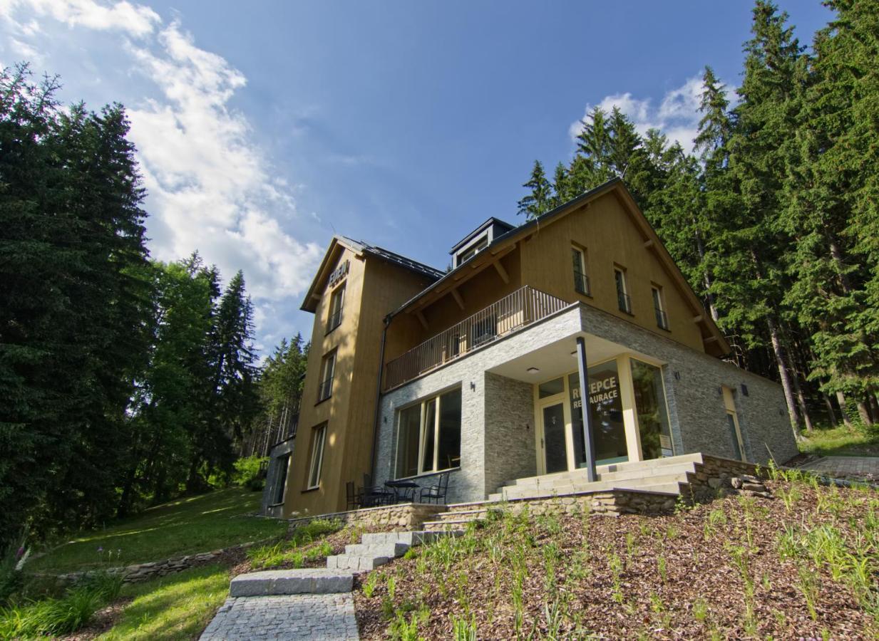 Dvoupodlažní apartmán